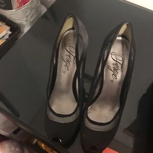 Fergie Peep toed black pumps size 7 1/2
